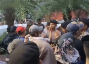 1 Maret di Depan Gedung KPU, Bentrok Massa Vs Aparat Polisi